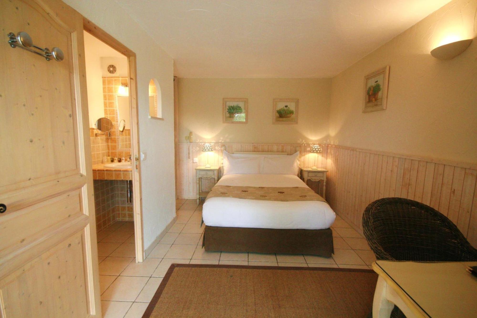 Hotel Marc-Hely La Colle-sur-Loup Room photo