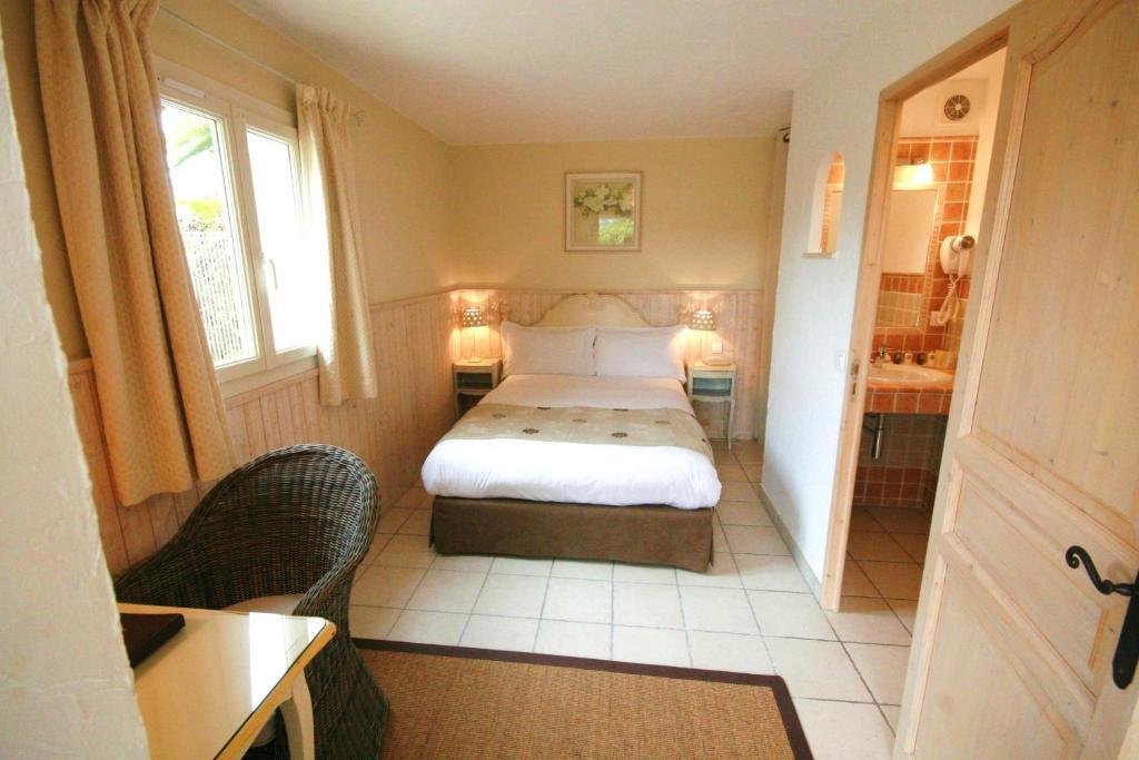 Hotel Marc-Hely La Colle-sur-Loup Room photo